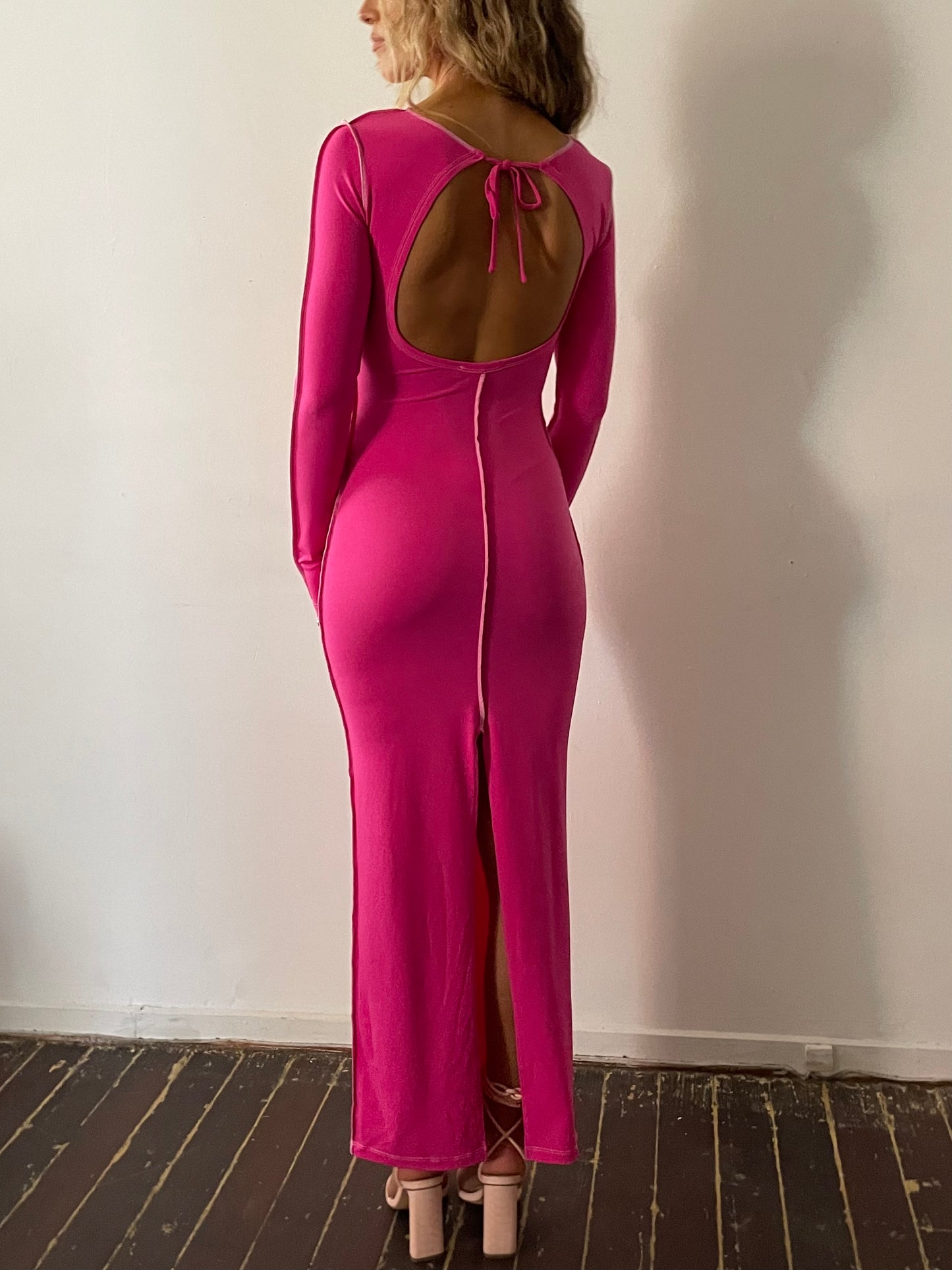 Contrast Maxi - Neon pink with contrast white stitching