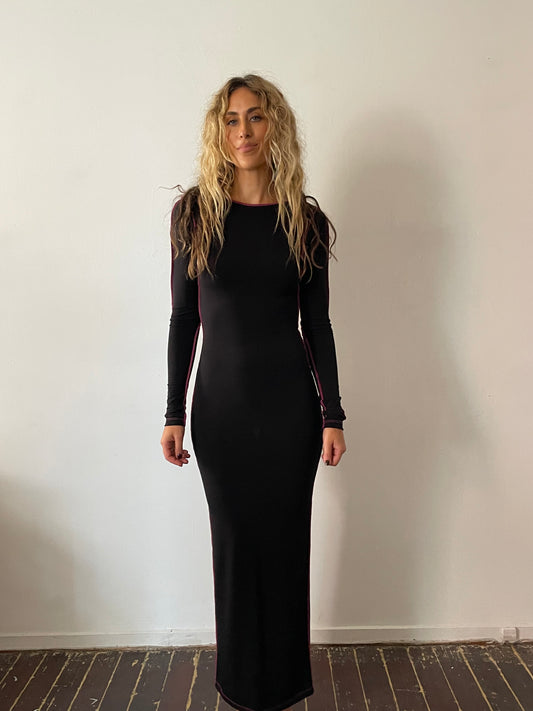 Contrast Maxi - Black with contrast neon pink stitching